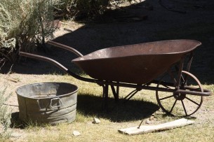 Love this arrangement of old wheelbarrow and tub!